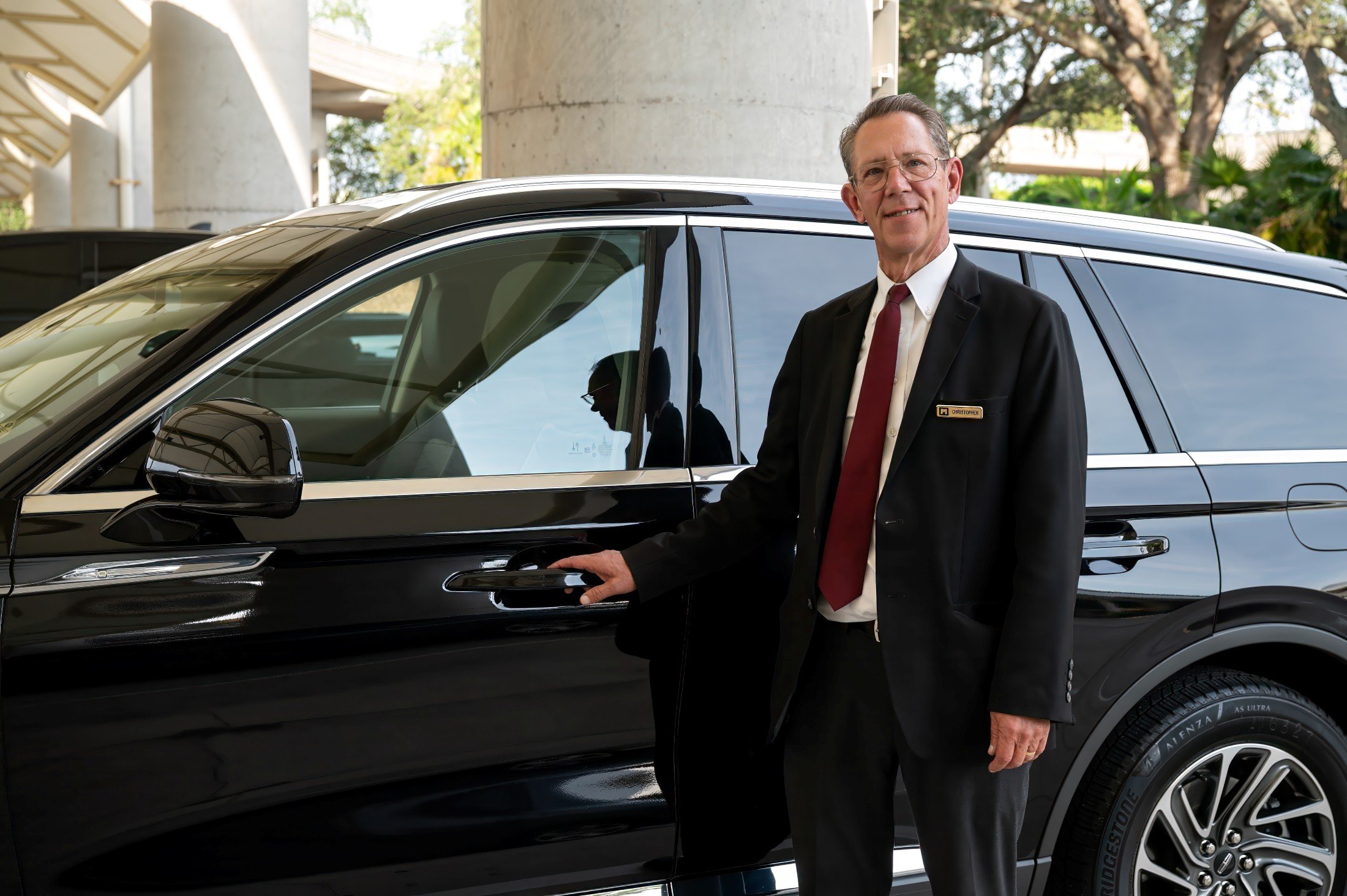 Mears Orlando car service at MCO airport with professional chauffeur
